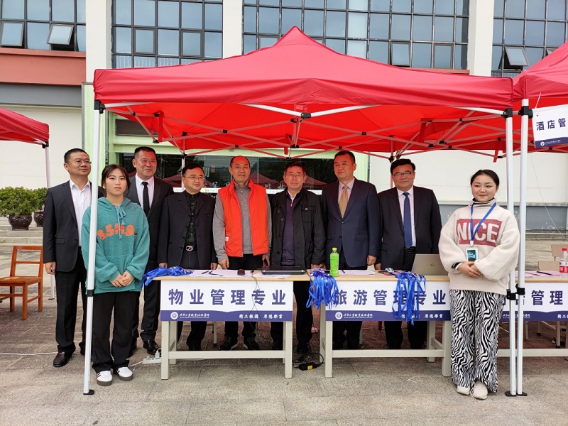 市政協(xié)副主席秦天志、重慶海怡天集團董事局主席張海源一行蒞臨我院考察指導(dǎo)
