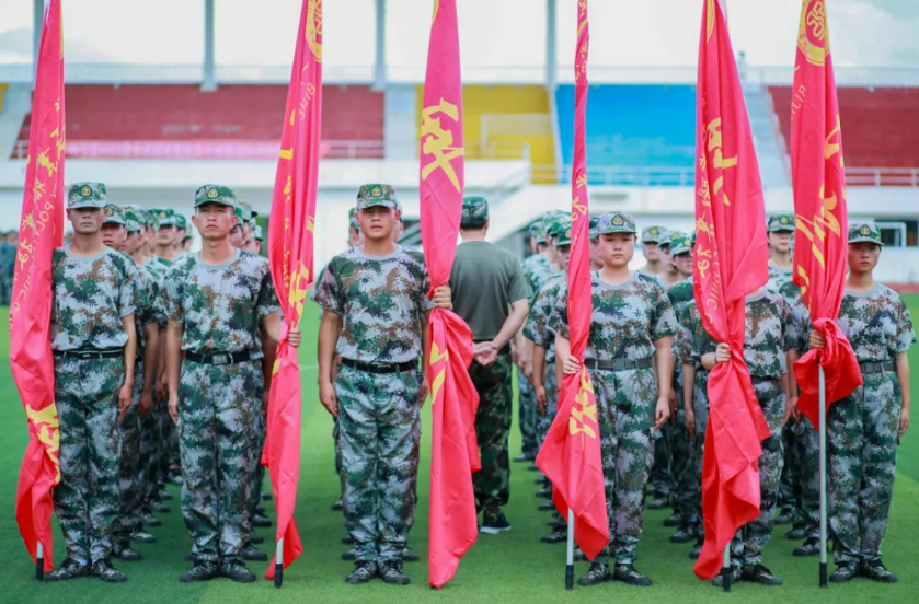 當迷彩邂逅青春，記錄工職院軍訓生活