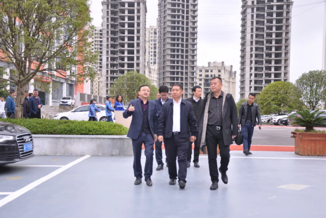 市委常委、市政府常務(wù)副市長周仕飛赴畢節(jié)工業(yè)職業(yè)技術(shù)學(xué)院調(diào)研