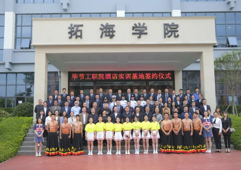 乘勢(shì)揚(yáng)帆再啟航——拓海學(xué)院成立一周年，故事還在繼續(xù)