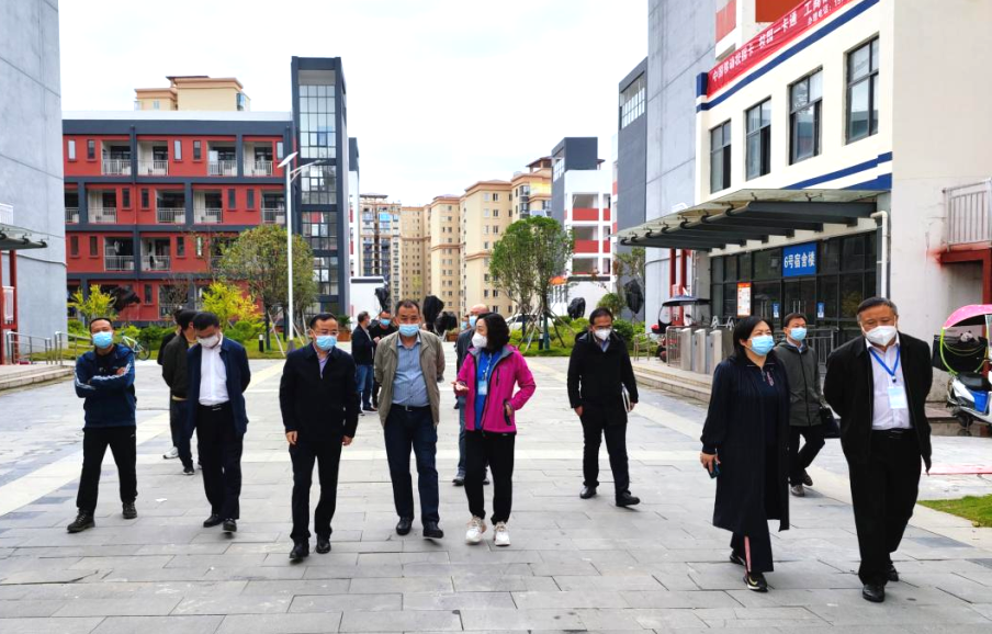 畢節(jié)市人民政府辦公室副主任金莉、畢節(jié)市教育局副局長何友國一行到我院檢查指導(dǎo)疫情防控工作