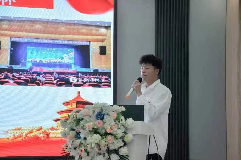 2021-2022學(xué)年國家獎學(xué)金獲得者個人事跡專欄第一期——黃杏、譚程慧